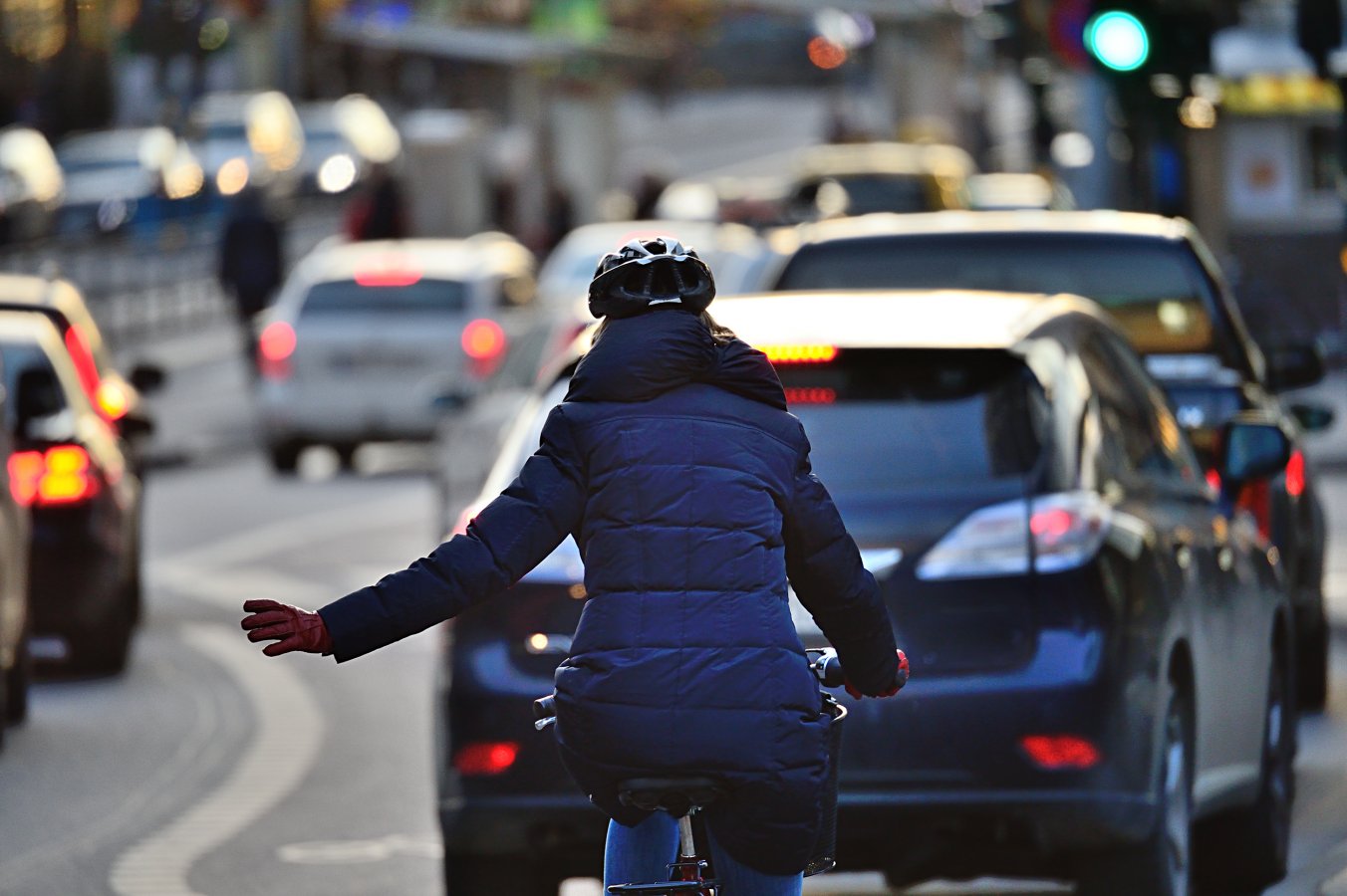 vélo électrique, parking pour vélo, parking pour trottinette, trottinette électrique