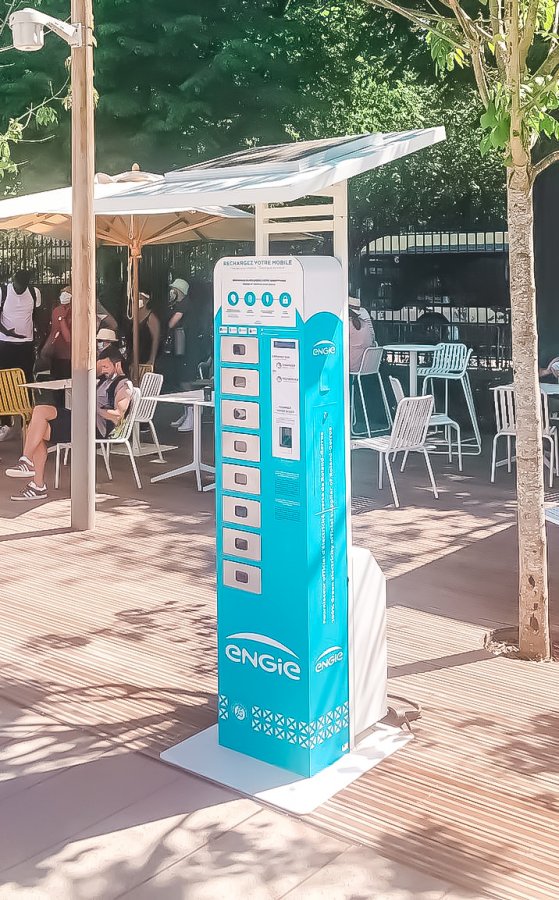 Station de recharge à l’énergie verte pour smartphones à Roland Garros