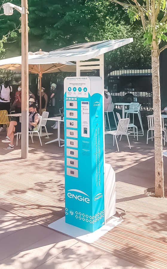 Station de recharge  lnergie verte pour smartphones  Roland Garros