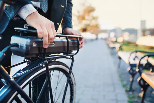 Pourquoi opter pour la recharge des vélos électriques des salariés ?