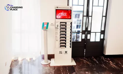 Des bornes de recharge personnalisées aux couleurs de Proximus déployées au BOZAR avec The Charging Place