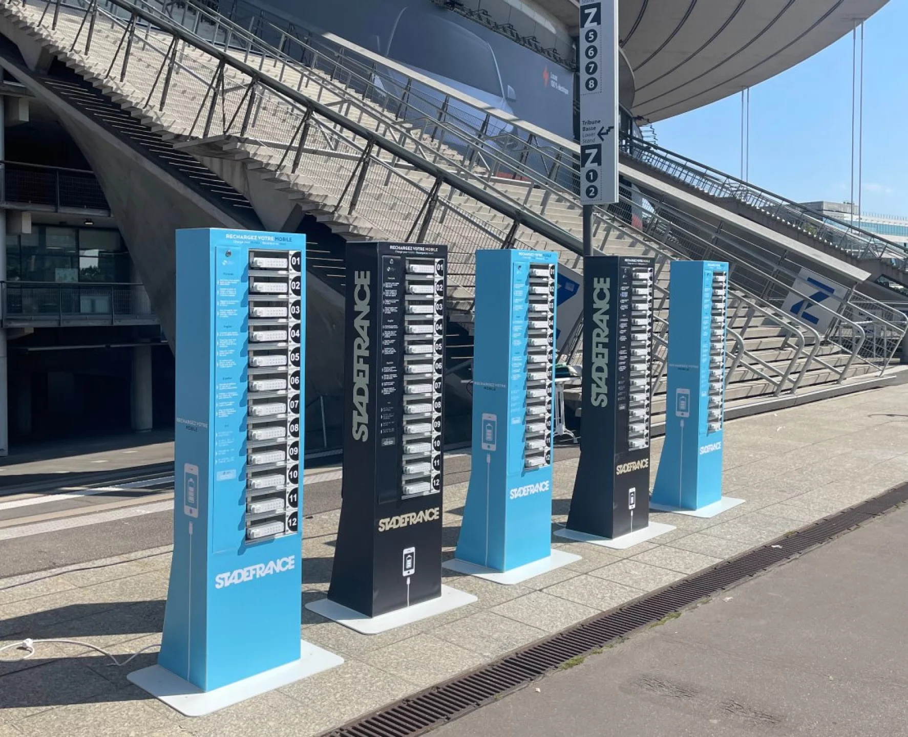  Dématérialisation des billets : Le Stade de France installe des bornes de recharge pour téléphone pour ses événements